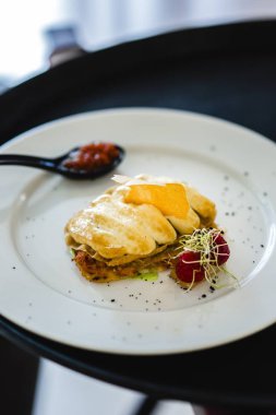 Bir olay veya düğün sırasında ana yemek