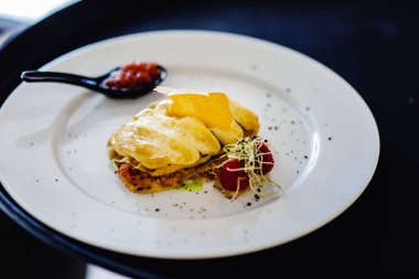 Bir olay veya düğün sırasında ana yemek