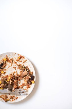 Noddles tabak atmak için kirli ve boş hazır bitmiş