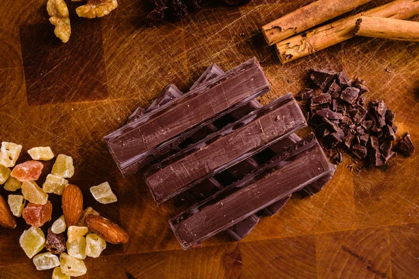 Placa Chips Chocolate Negro Con Canela Avellanas —  Fotos de Stock