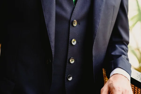 Muž Oblékání Obleku — Stock fotografie
