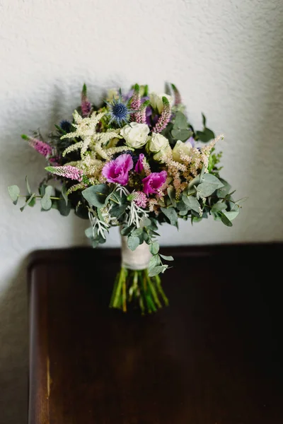 Kleurrijke Geïsoleerde Bruids Boeket Voor Een Bruiloft — Stockfoto