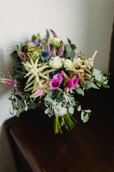 Kleurrijke Geïsoleerde Bruids Boeket Voor Een Bruiloft — Stockfoto