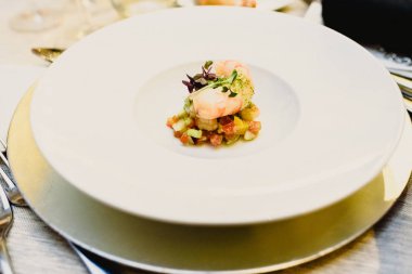 Bir olay veya düğün sırasında ana yemek