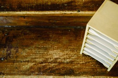 Ahşap geometrik montessori dolap