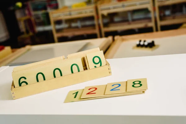 Holzzahlen Tabellen Mathematik Einem Montessori Klassenzimmer Lernen — Stockfoto