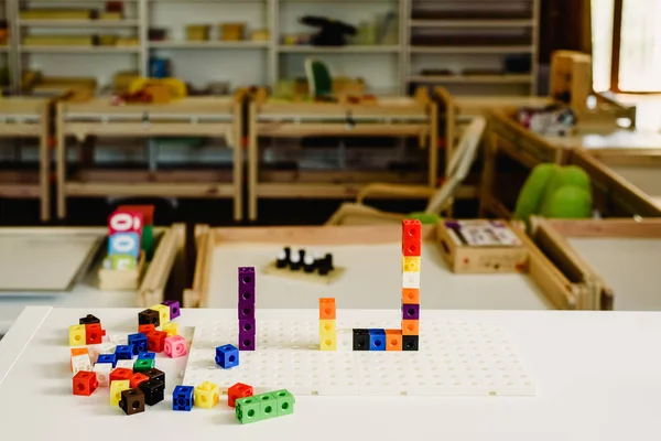 Montessori Material Lernspiel Aus Bunten Plastikblöcken Einem Montessori Klassenzimmer — Stockfoto