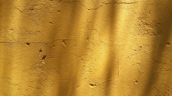 Textura Pared Naranja Sol Verano Áspera Sucia Con Sombras Naranjas — Foto de Stock