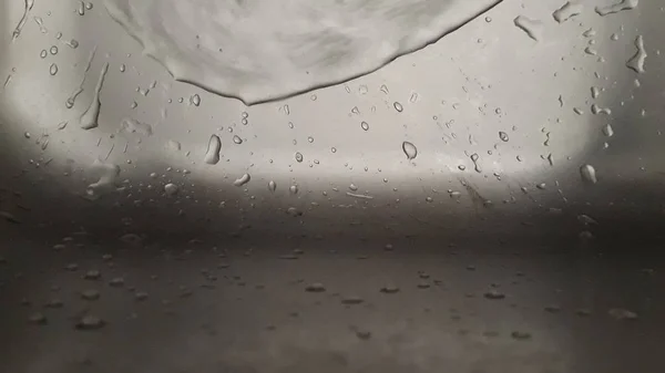 Gotas Agua Esparcidas Dentro Fregadero Acero Gris — Foto de Stock