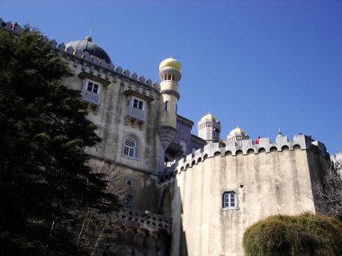 Sintra, Portekiz - 4 Ağustos 2018: Sintra renkli kale ayrıntılarını