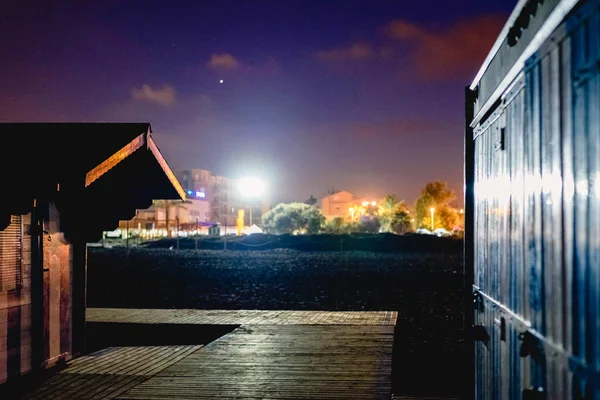 Cabanes Bois Sur Une Plage Par Une Nuit Été — Photo