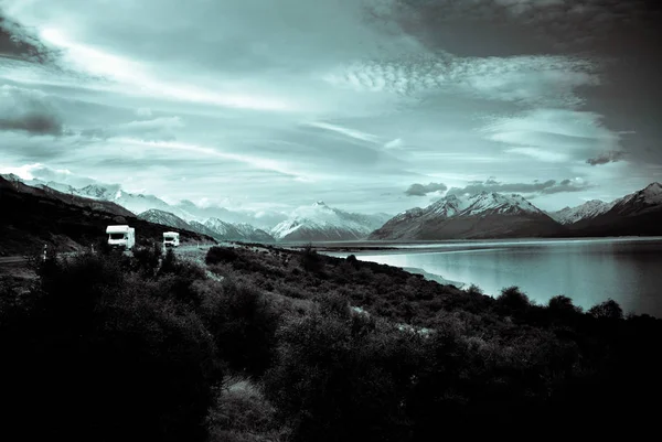 Snowy Mountainous Landscape New Zealand Alps Dramatic Skies Motorhome Trip — Stock Photo, Image