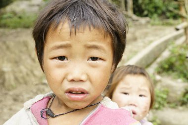 Sapa, Vietnam - 27 Ekim 2011: insanlar ve Sapa, dağlık alanda günlük hayatlarının Kuzey Vietnam çocuklar.