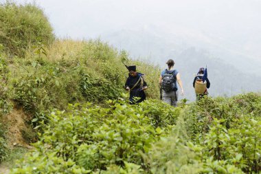 Sapa, Vietnam - 27 Ekim 2011: insanlar ve Sapa, dağlık alanda günlük hayatlarının Kuzey Vietnam çocuklar.