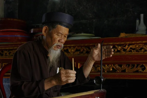 Chi Ming Vietnã Outubro 2011 Pessoas Religiosas Asiáticas Rezando Templo — Fotografia de Stock