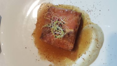 Ana yemek bir düğün restoranda servis