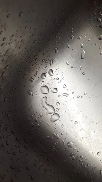 Gotas Água Espalhadas Dentro Uma Pia Aço Cinza — Fotografia de Stock