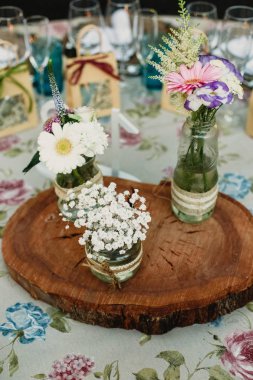 Düğün için vintage dekorasyon ile güzel centerpieces.