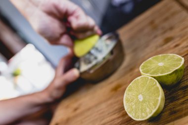 Limon sıkılmış ve pişmiş hazır.