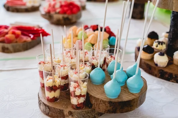 Desserts Bruidstaart Met Zeer Zoete Cupcakes Een Evenement — Stockfoto