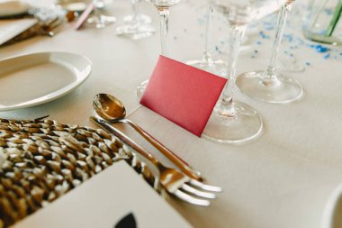 Doldurmak için boş vintage etiketlerle zarfları.