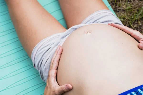 Belly Pregnant Woman Lying Floor — Stock Photo, Image