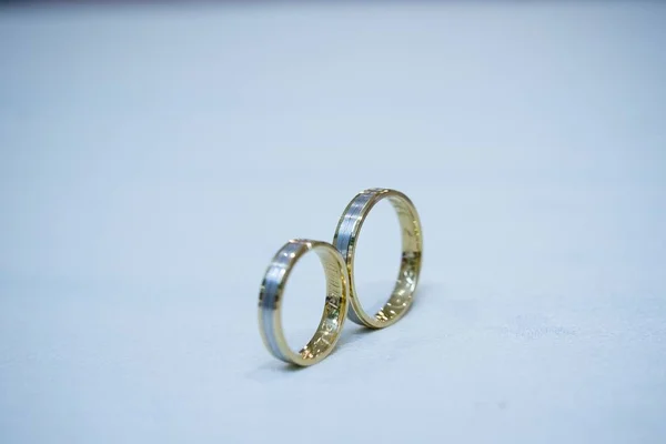 Anillos Boda Aislados Con Espacio Para Texto — Foto de Stock