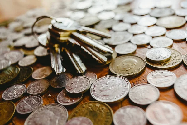 İspanyolca evin anahtarları üzerinde kazık eski paralar