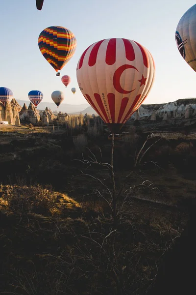 Goreme Turquía Abril 2012 Globos Aire Caliente Para Turistas Que — Foto de Stock