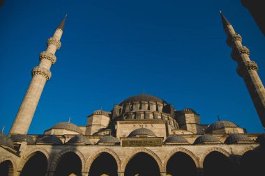 Istanbul, Türkiye - 5 Nisan 2012: Ana cephe Ayasofya'nın tarihi caminin