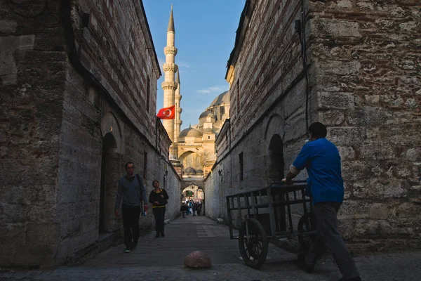 Estambul Turquía Abril 2012 Trabajadores Turcos Paseando Por Las Murallas — Foto de Stock