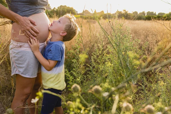Child Embraced His Pregnant Mother Sunset — Stock Photo, Image