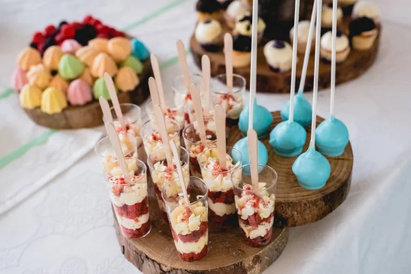 Sobremesas Bolo Casamento Com Cupcakes Muito Doces Evento — Fotografia de Stock