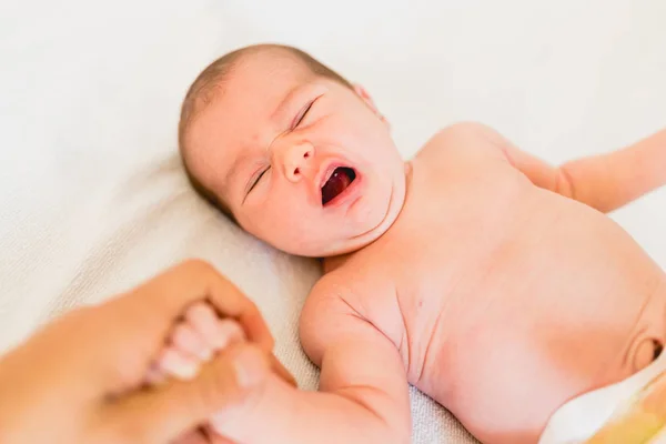 New Born Baby Yawning — Stock Photo, Image