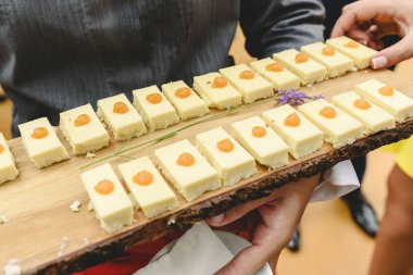 Aperatifler, aperatifler ve mezeler restoranda ikram hizmetleri