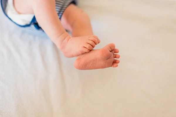 Small Bare Soft Baby Feet — Stock Photo, Image