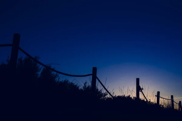 Kall Solnedgången Med Silhuetten Stranden Dunes — Stockfoto