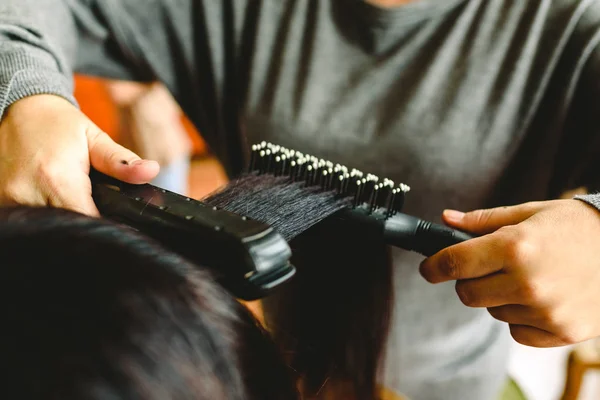 Hairdresser Smoothing Woman Hair Hair Straightener — Stock Photo, Image