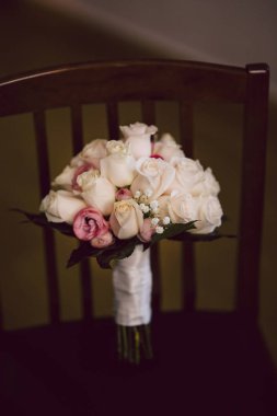 Bir düğün için renkli izole gelin buketi