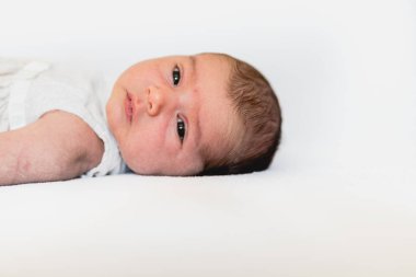 Yeni doğan bebek rahat düşünme.