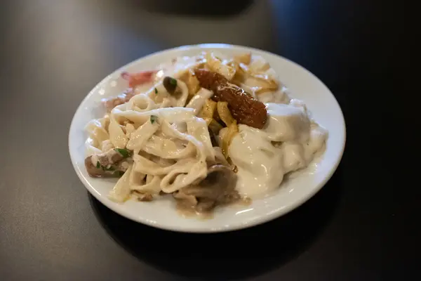 Plato Pasta Italiana Con Salsa Carbonara — Foto de Stock