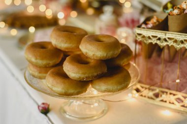 Donuts bir sağlıksız diyet koymak için farklı tatlar