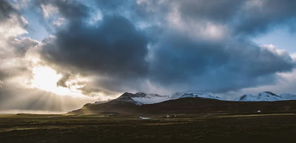 Céu Azul Bonito Colorido Com Nuvens Montanhas Fundo — Fotografia de Stock