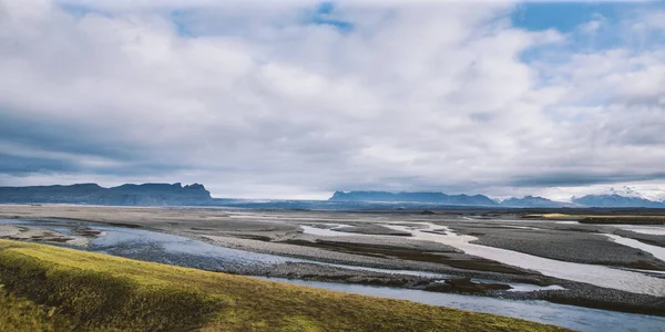 Mooie Kleurrijke Blauwe Hemel Met Wolken Bergen Achtergrond — Stockfoto