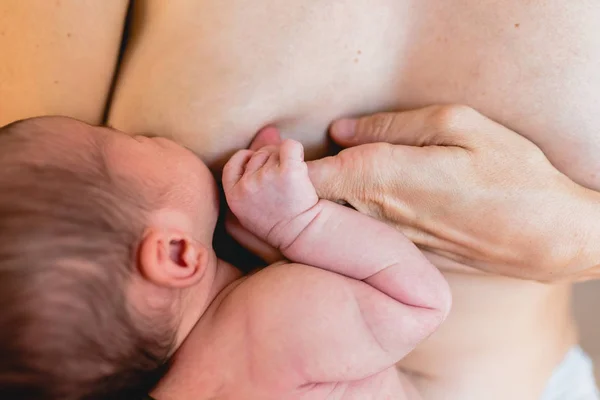 Young Woman Breastfeeding Baby Newborn — Stock Photo, Image