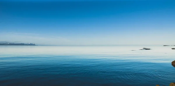 Szene Der Ruhe Und Entspannung Einem Ruhigen Meer Der Natur — Stockfoto