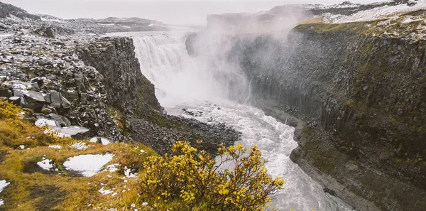 Панорамные Фотографии Знаменитых Исландских Водопадов Пасмурные Дни Геологическими Образованиями — стоковое фото