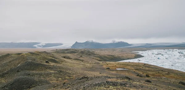 Jokulsarlon 호수에 파란색 빙산과 얼음의 Vatnajokull 아이슬란드 — 스톡 사진