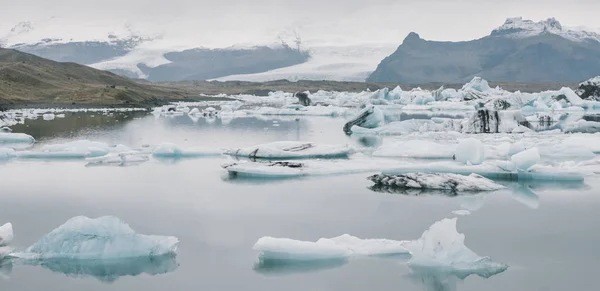 Riesige Eisblöcke Auf Dem Gletscherfluss Und Blaue Eisberge Auf Dem — Stockfoto