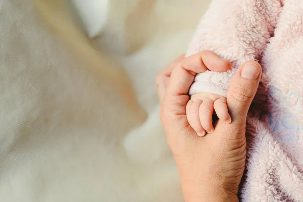 Two Siblings Baby Toddler Shaking Hands — Stock Photo, Image